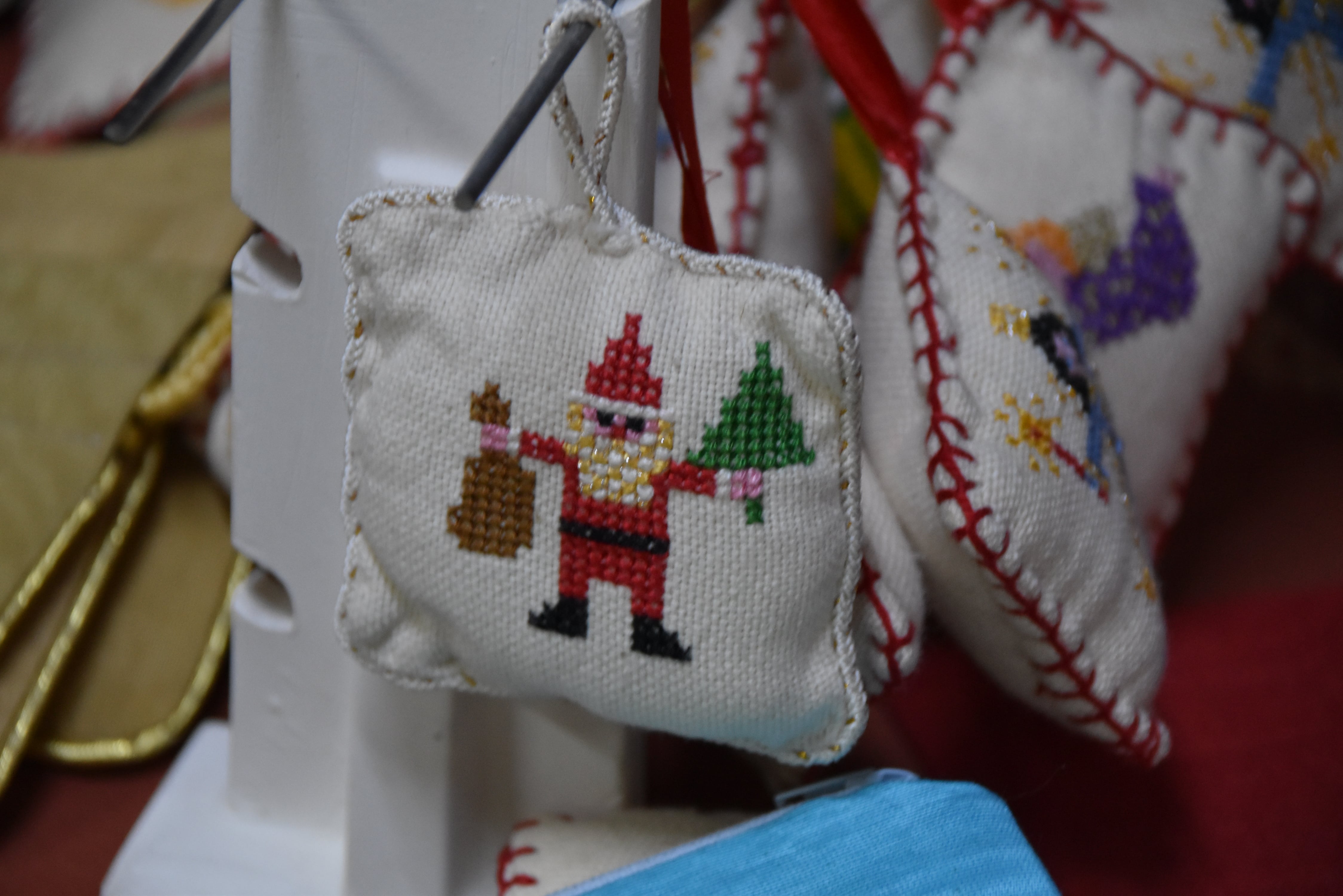 Needle working (sewing, textiles, embroidery)